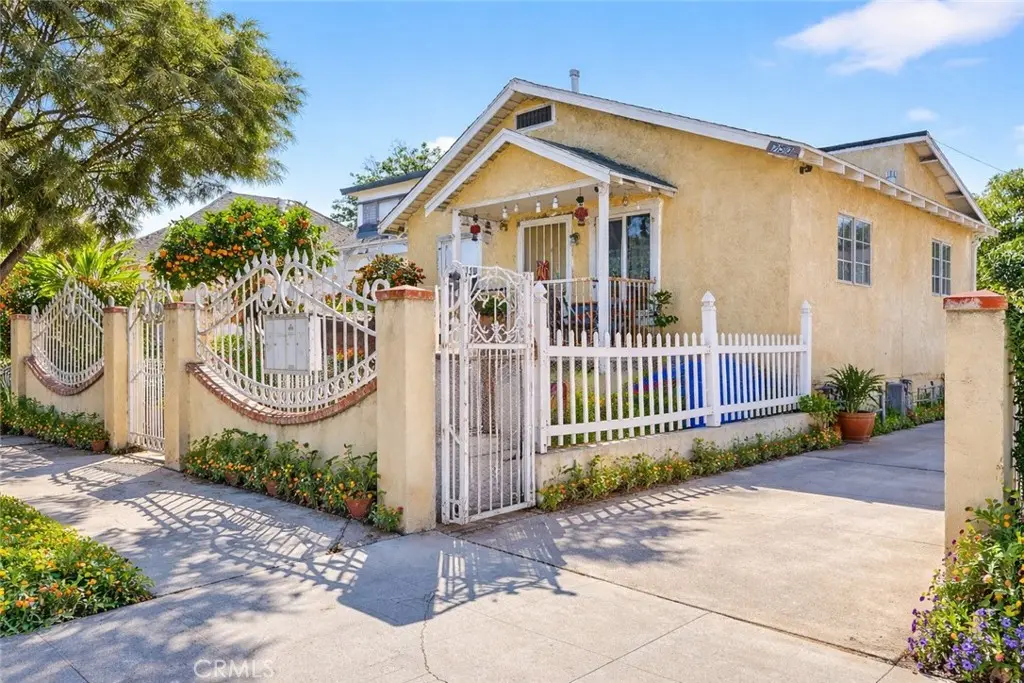 Duplex for sale at 750 E 48th, Los Angeles, CA