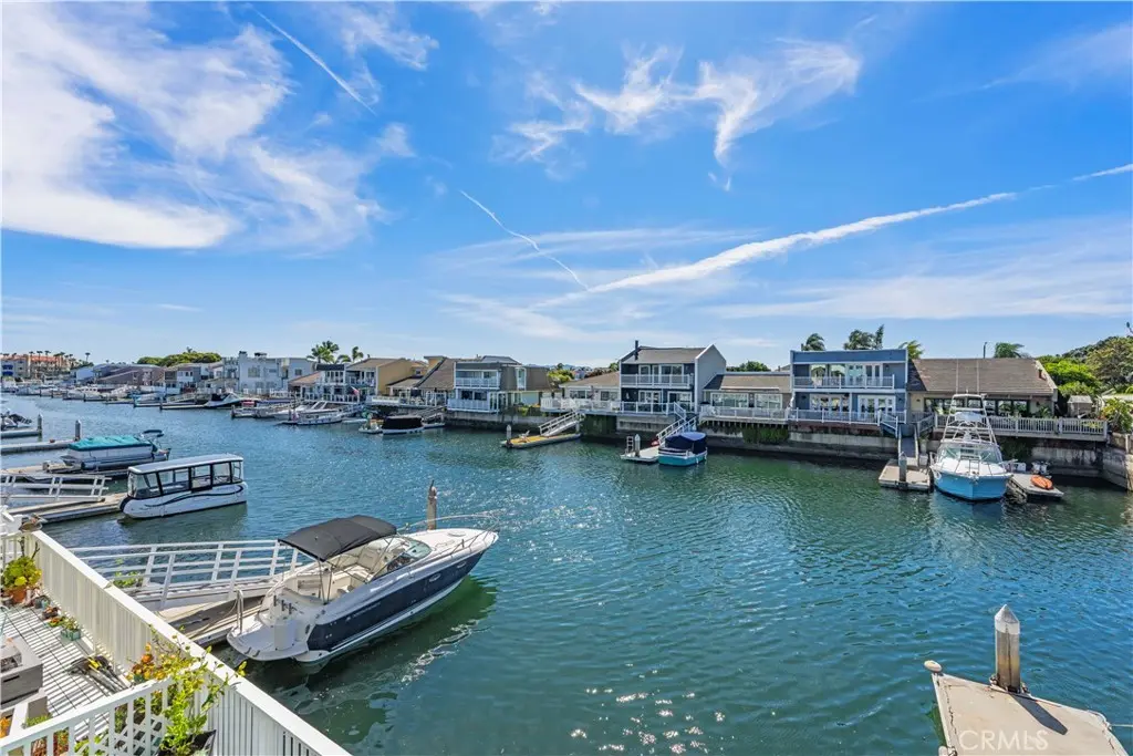 Single Family Residence for sale at 4574 Gateshead, Oxnard, CA featuring 4 beds and 2 baths