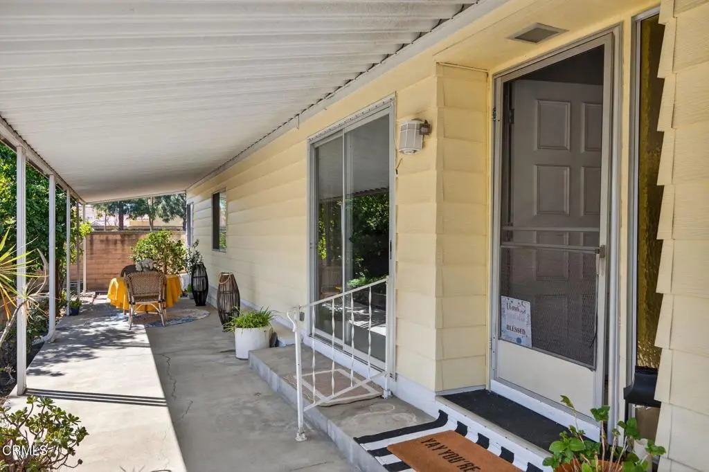 Manufactured In Park for sale at 8 Calle Fronte 204, Camarillo, CA featuring 2 beds and 2 baths