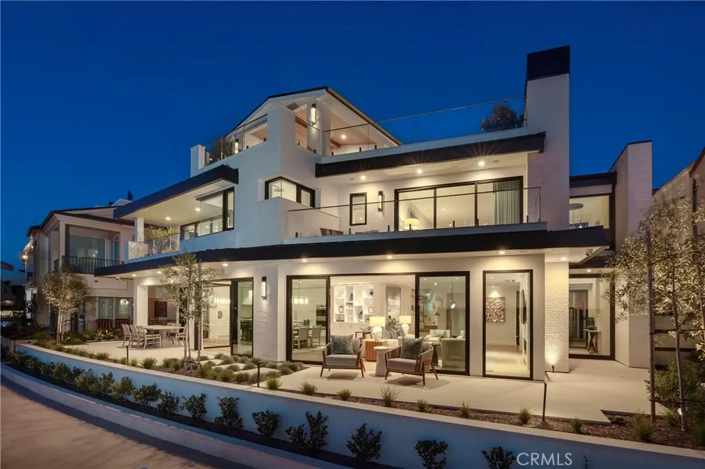 Residential Lease for rent at 130 S Bay Front, Newport Beach, Orange County, CA featuring 4 beds and 6 baths