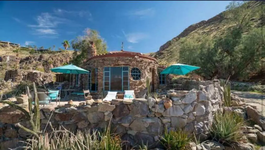 Residential Lease for rent at 2540 S Araby Drive, Palm Springs, Riverside County, CA featuring 1 bed and 1 bath