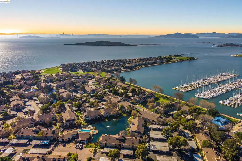 Condominium for sale at 91 Marina Lakes Dr, Richmond, CA featuring 1 bed and 1 bath