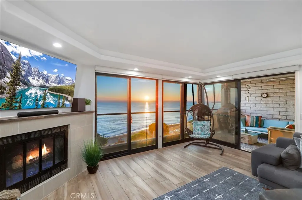 Condominium for sale at 410 Corto Lane E, San Clemente, CA featuring 2 beds and 3 baths