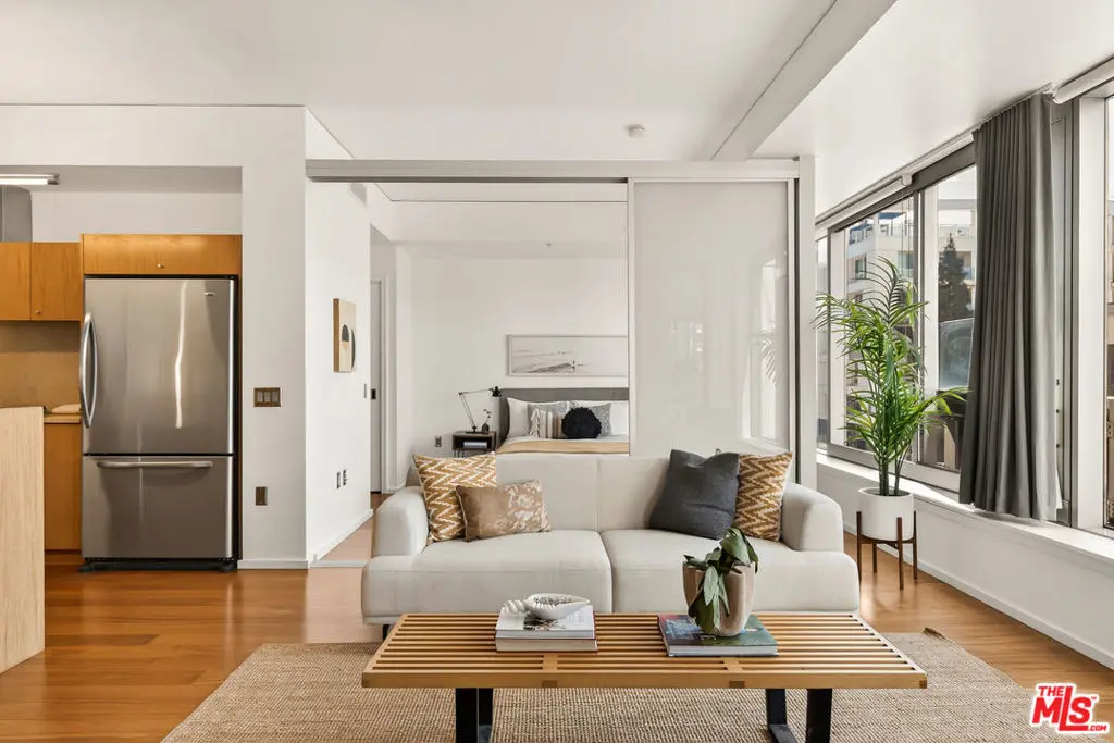 Condominium for sale at 1155 S Grand Avenue 403, Los Angeles, CA featuring 1 bed and 2 baths