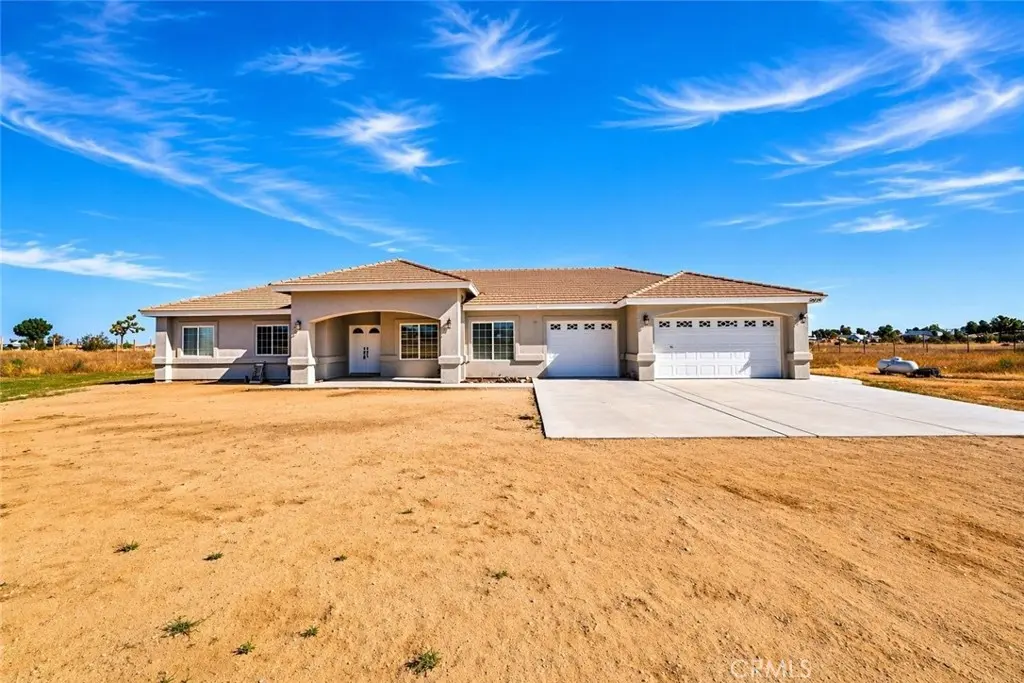 7576 Sunset, Phelan, CA — listing photo 1