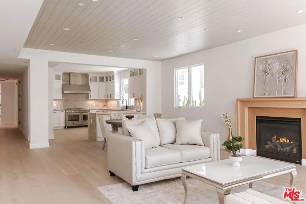 Condominium for sale at 10725 Ashton Avenue 101, Los Angeles, CA featuring 3 beds and 4 baths