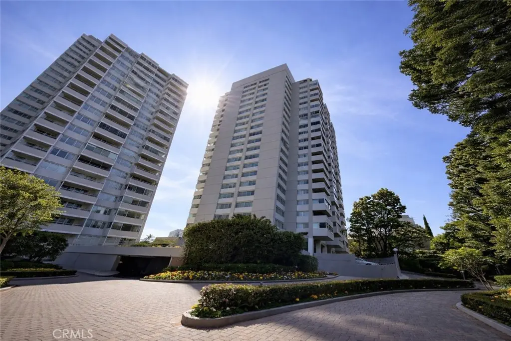 Condominium for sale at 865 Comstock 16A, Los Angeles, CA featuring 2 beds and 2 baths