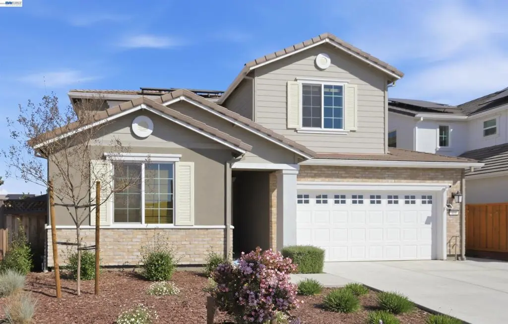 Single Family Residence for sale at 464 Coolcrest Dr, Oakley, CA featuring 4 beds and 3 baths