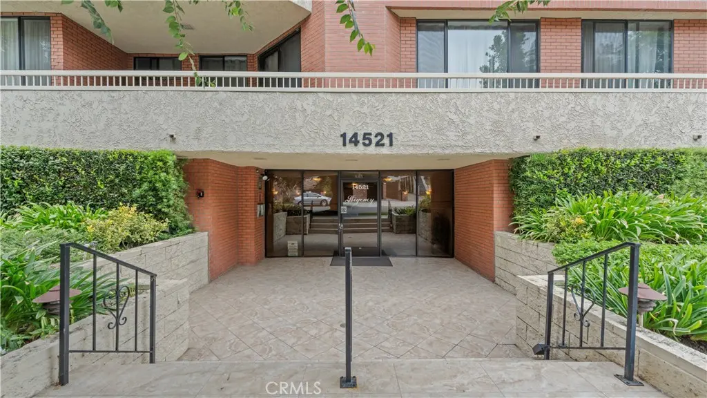14521 Benefit St 102, Sherman Oaks, CA — listing photo 1