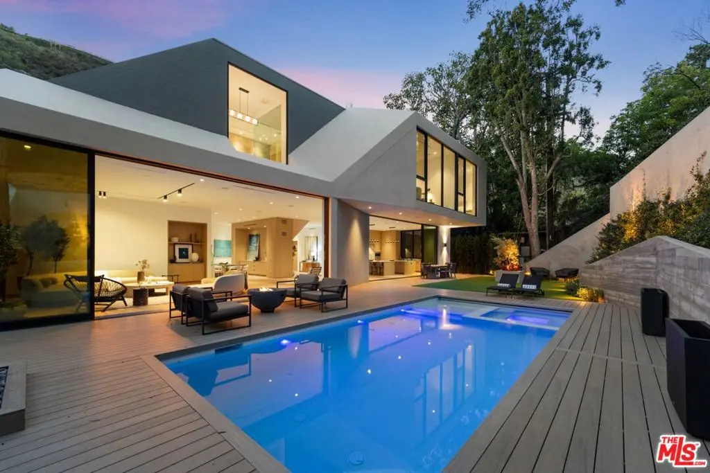 Single Family Residence for sale at 1508 Roscomare Road, Los Angeles, CA featuring 4 beds and 5 baths