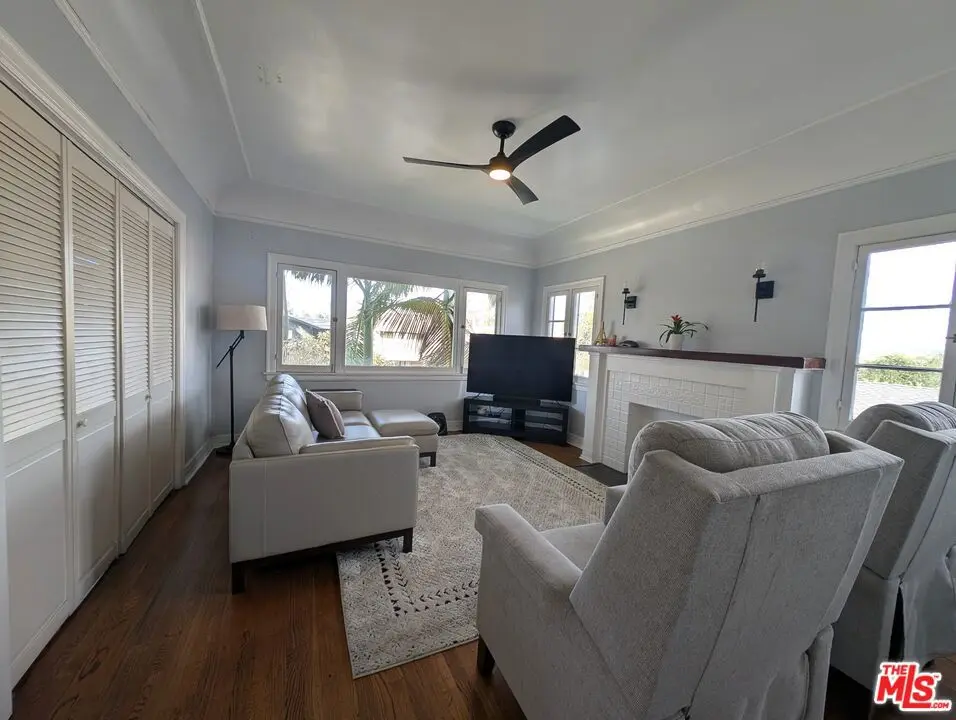 Residential Lease for rent at 2404 1/2 5th Avenue, Los Angeles, Los Angeles County, CA featuring 4 beds and 2 baths