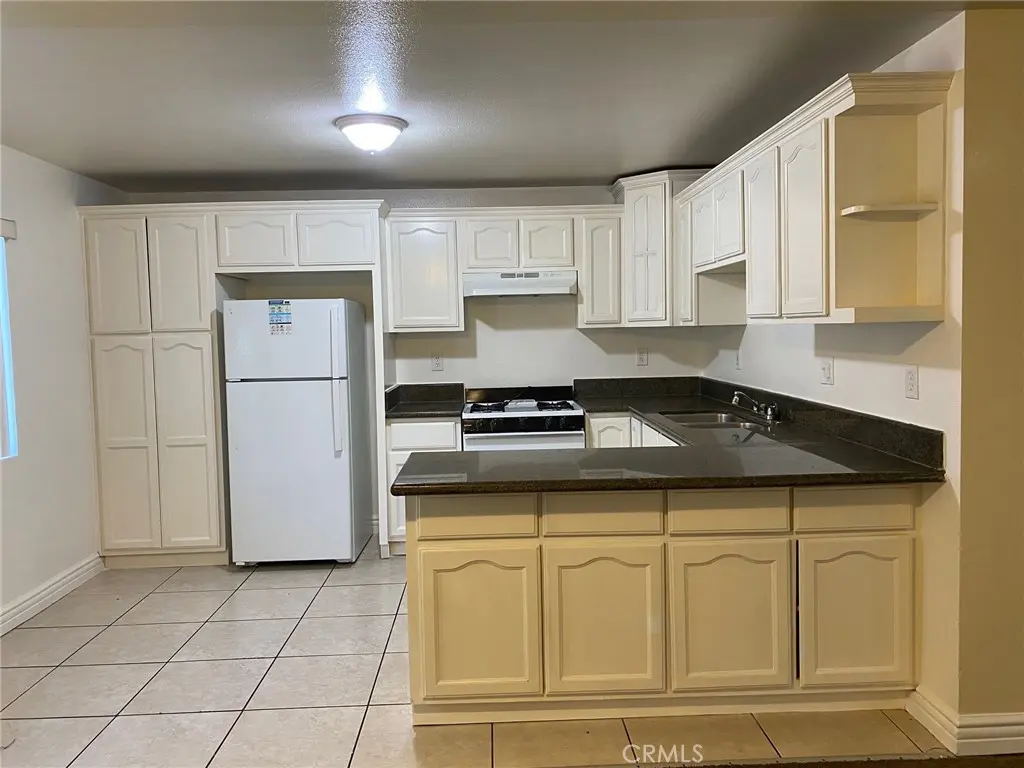 650 E 81st Street, Los Angeles, CA — listing photo 1