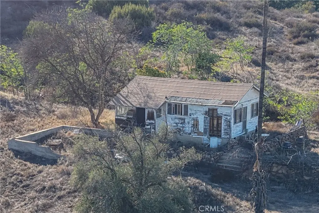 Single Family Residence for sale at 17751 Lake Mathews, Perris, CA featuring 2 beds and 1 bath