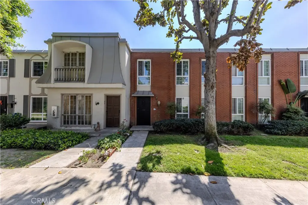 Condominium for sale at 1800 W Gramercy Ave 49, Anaheim, CA featuring 3 beds and 2 baths