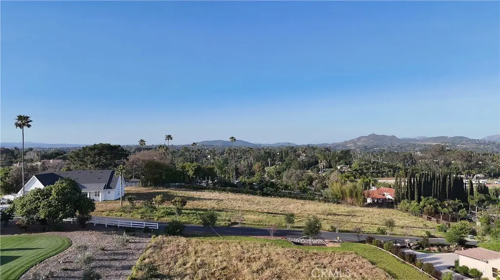 1940 Grey Rabbit Hollow Lane, Fallbrook, CA — listing photo 1