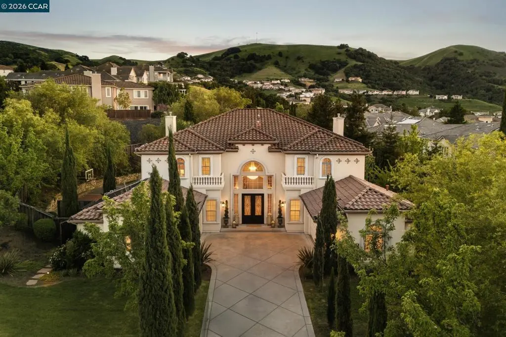 Single Family Residence for sale at 3432 Ashbourne Cir, San Ramon, CA featuring 5 beds and 6 baths