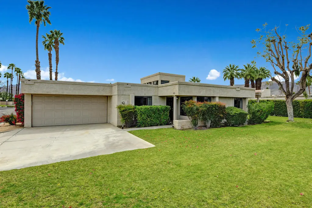 Residential Lease for rent at 235 Via Rengo, Palm Desert, Riverside County, CA featuring 2 beds and 2 baths
