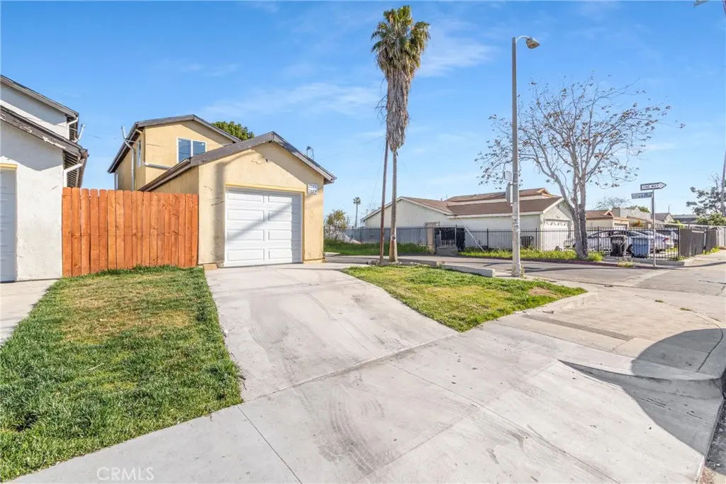 Duplex for sale at 2027 E 105th, Los Angeles, CA