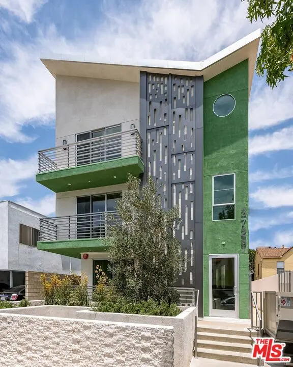 Residential Lease for rent at 3726 Kelton Avenue 102, Los Angeles, Los Angeles County, CA featuring 2 beds and 3 baths
