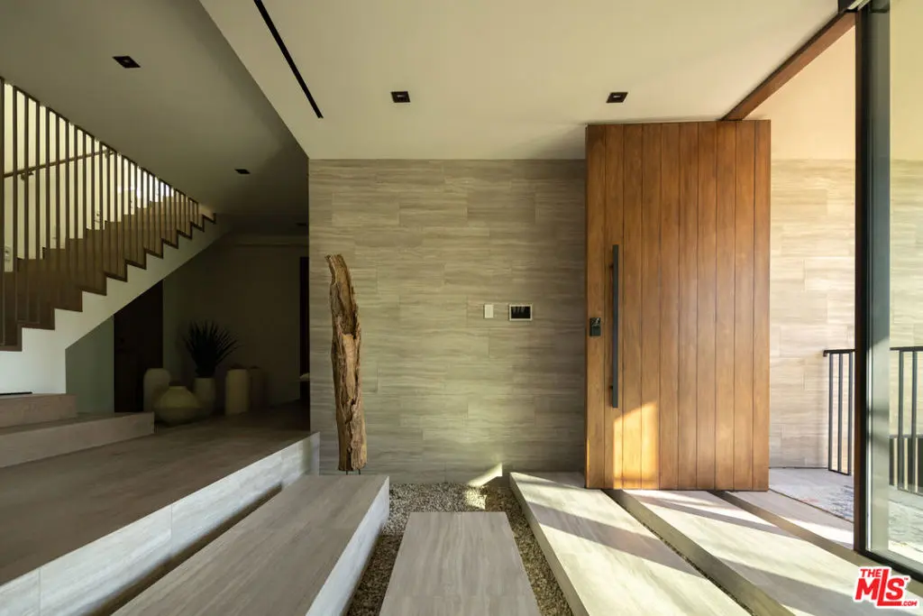 Residential Lease for rent at 8777 W Hollywood Boulevard, Los Angeles, Los Angeles County, CA featuring 4 beds and 6 baths