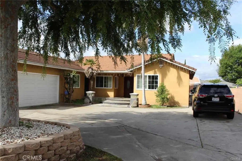 Residential Lease for rent at 1233 S California, Monrovia, Los Angeles County, CA featuring 2 beds and 2 baths