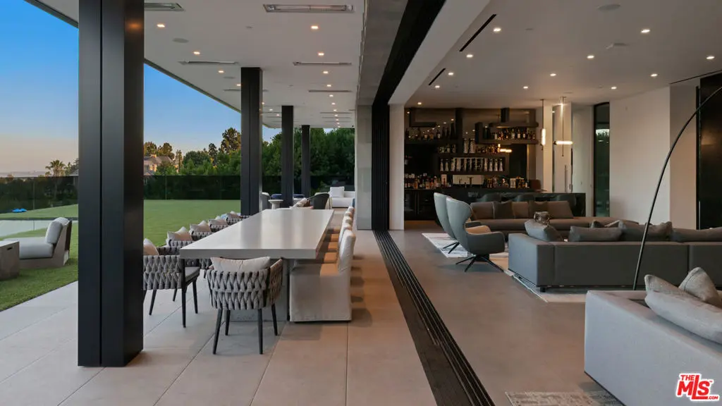 Residential Lease for rent at 1140 Summit Drive, Beverly Hills, Los Angeles County, CA featuring 7 beds and 8 baths
