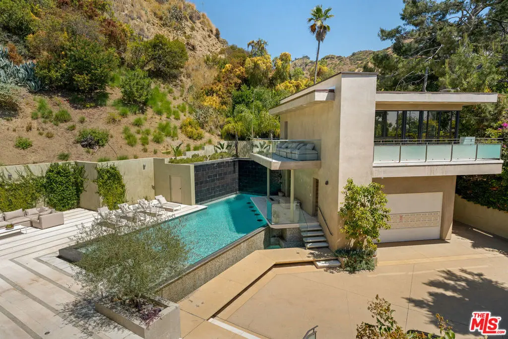 Residential Lease for rent at 7801 Hillside Avenue, Los Angeles, Los Angeles County, CA featuring 7 beds and 10 baths