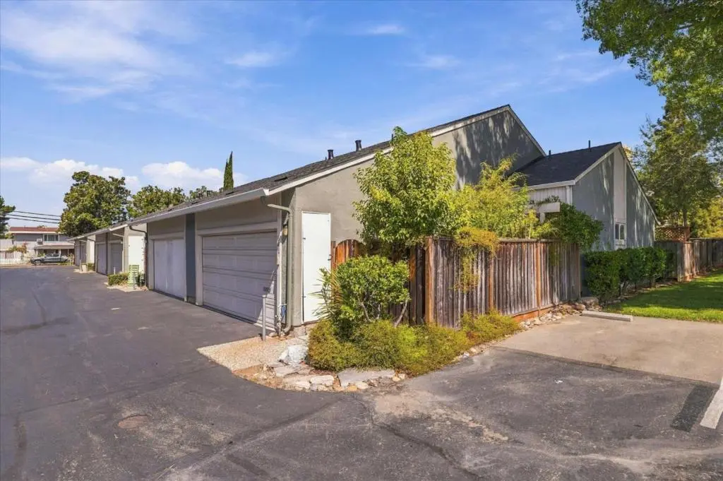 Condominium for sale at 648 W Sunnyoaks Avenue, Campbell, CA featuring 2 beds and 1 bath