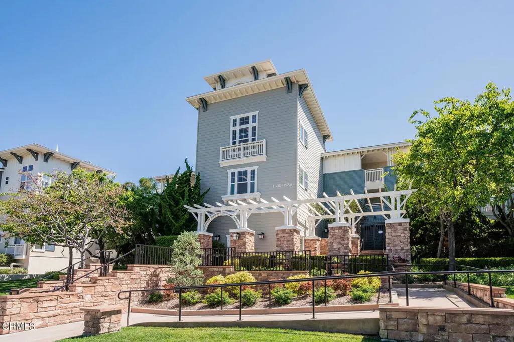 Condominium for sale at 1512 Seabridge Lane, Oxnard, CA featuring 2 beds and 2 baths