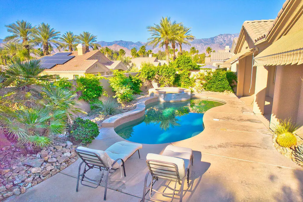 Single Family Residence for rent at 41 Vista Mirage Way, Rancho Mirage, CA featuring 3 beds and 2 baths