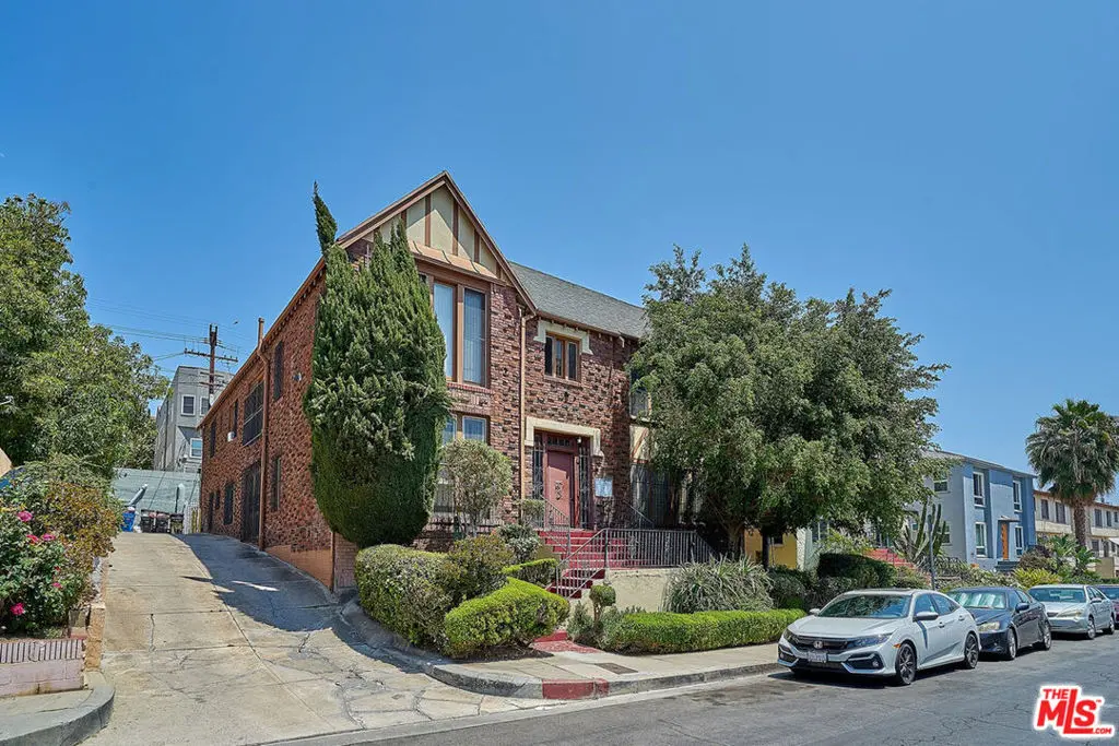 Residential Lease for rent at 154 N Edgemont Street 3, Los Angeles, Los Angeles County, CA featuring 2 beds and 1 bath