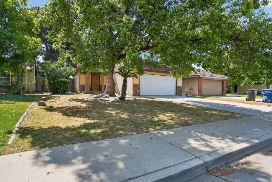 Residential Lease for rent at 4505 Gardenwood Lane, Bakersfield, Kern County, CA featuring 3 beds and 3 baths