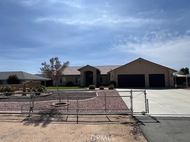 Single Family Residence for rent at 17915 Westlawn, Hesperia, CA featuring 3 beds and 2 baths
