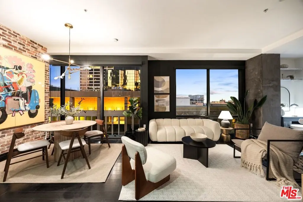 Condominium for sale at 655 S Hope Street 1401, Los Angeles, CA featuring 1 bed and 1 bath