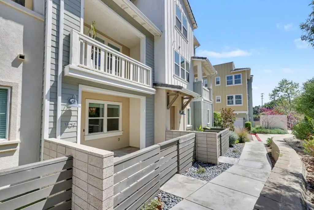 Apartment for rent at 1109 Makena Way, Oceanside, CA featuring 3 beds and 3 baths