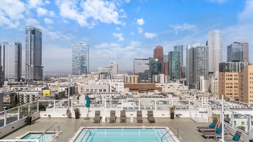 Condominium for sale at 939 S Broadway 203, Los Angeles, CA featuring 1 bed and 1 bath