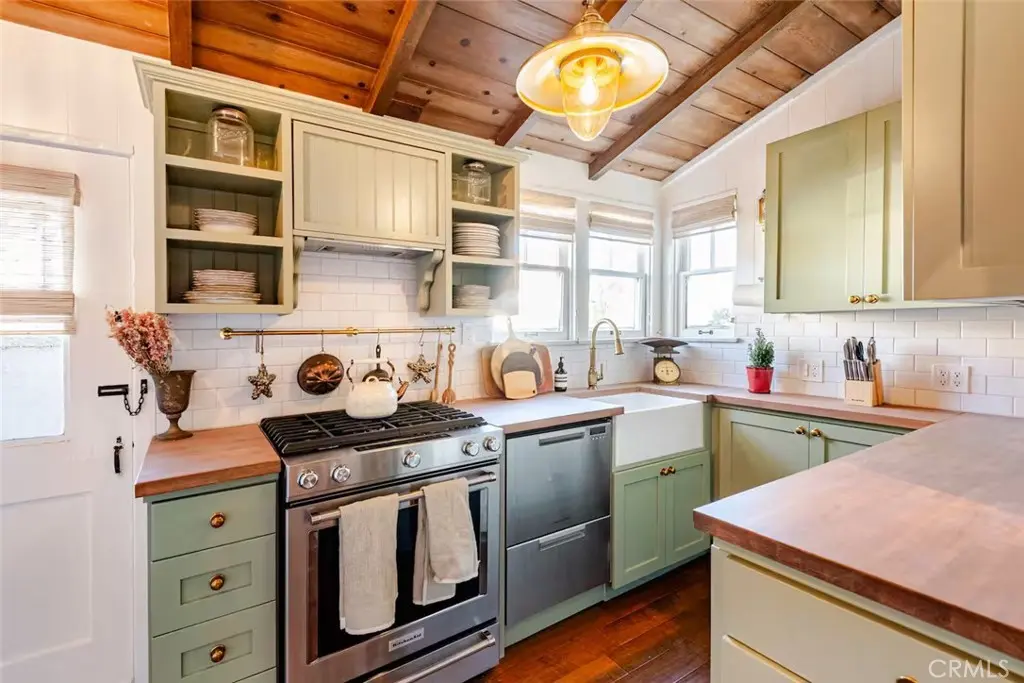 Residential Lease for rent at 135 Turquoise, Newport Beach, Orange County, CA featuring 4 beds and 2 baths