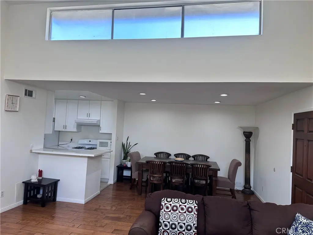 5700 Etiwanda 264, Tarzana, CA — listing photo 1