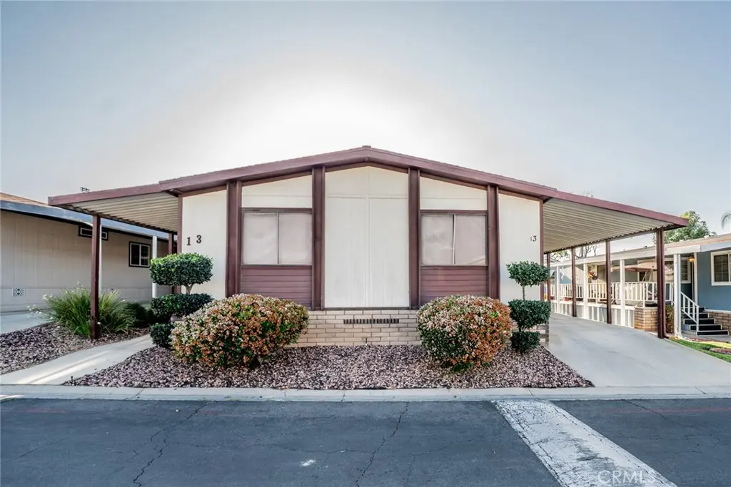 Manufactured In Park for sale at 1550 Rimpau 13, Corona, CA featuring 3 beds and 2 baths