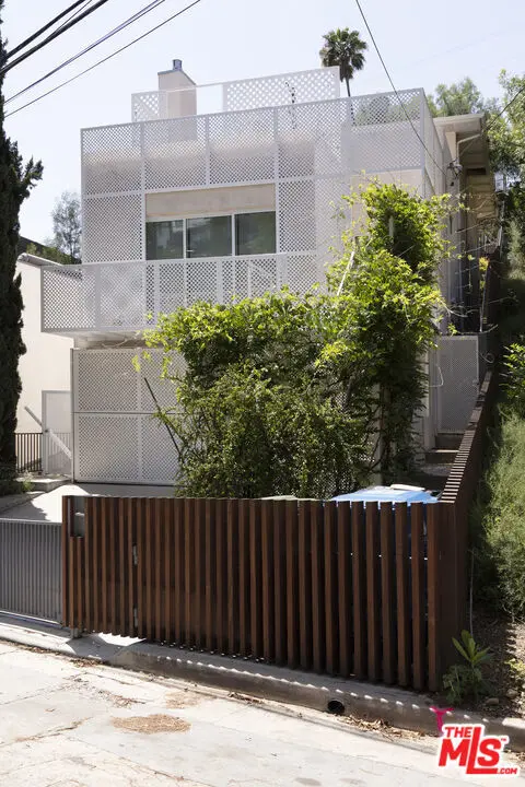 Single Family Residence for rent at 444 W Avenue 37, Los Angeles, CA featuring 2 beds and 3 baths
