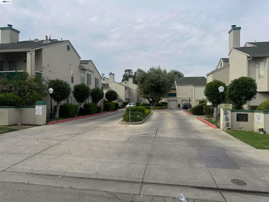 Condominium for sale at 999 Porter Ave 30, Stockton, CA featuring 2 beds and 1 bath