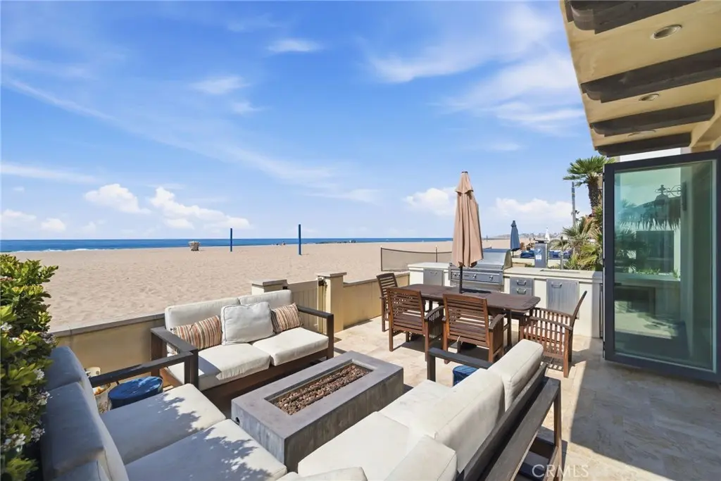 Single Family Residence for rent at 3715 Seashore Drive, Newport Beach, CA featuring 3 beds and 4 baths