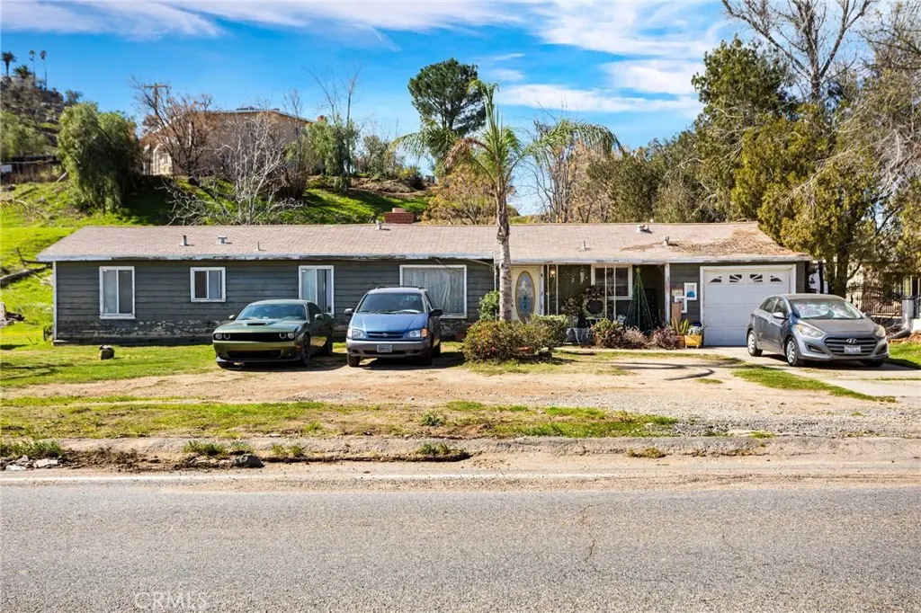 11178 Locust Ave, Bloomington, CA — listing photo 1