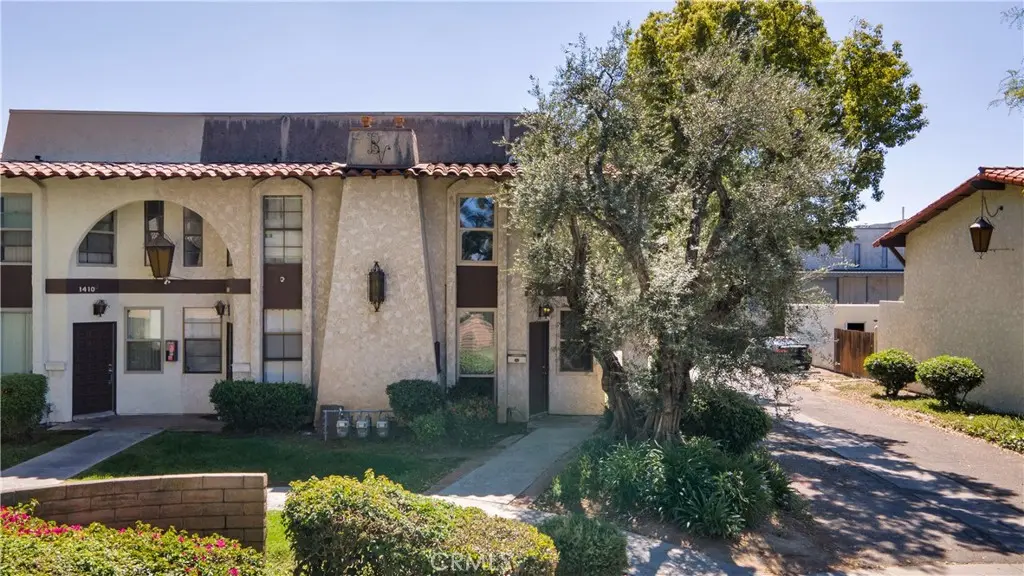 Condominium for sale at 1414 Everton, Riverside, CA featuring 3 beds and 2 baths