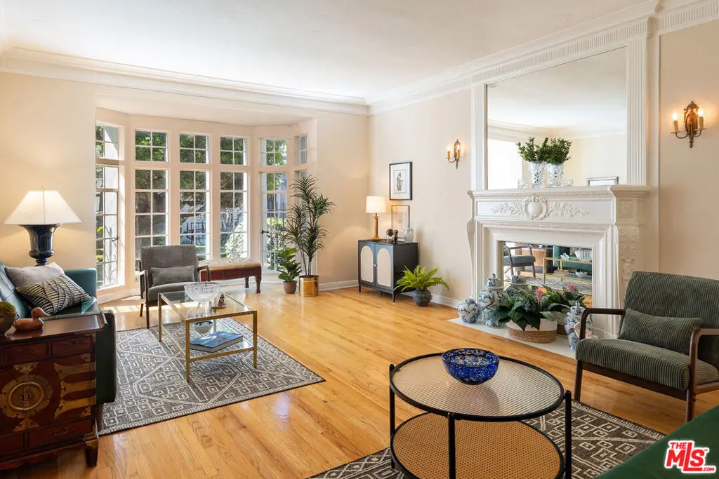 Condominium for sale at 920 S Serrano Avenue, Los Angeles, CA featuring 1 bed and 1 bath