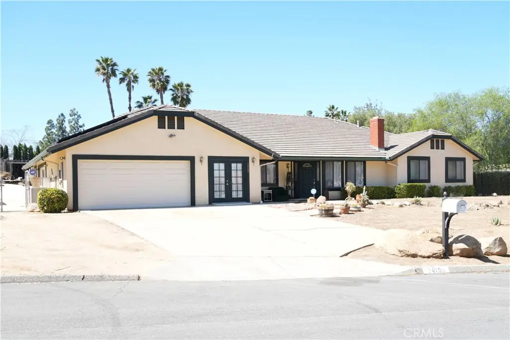 Residential Lease for rent at 14105 Camino Del Oro, Riverside, Riverside County, CA featuring 4 beds and 3 baths