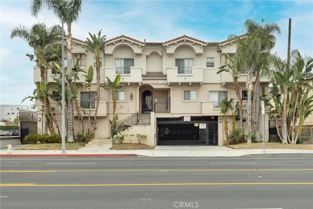 7124 Woodman 3, Van Nuys, CA — listing photo 1