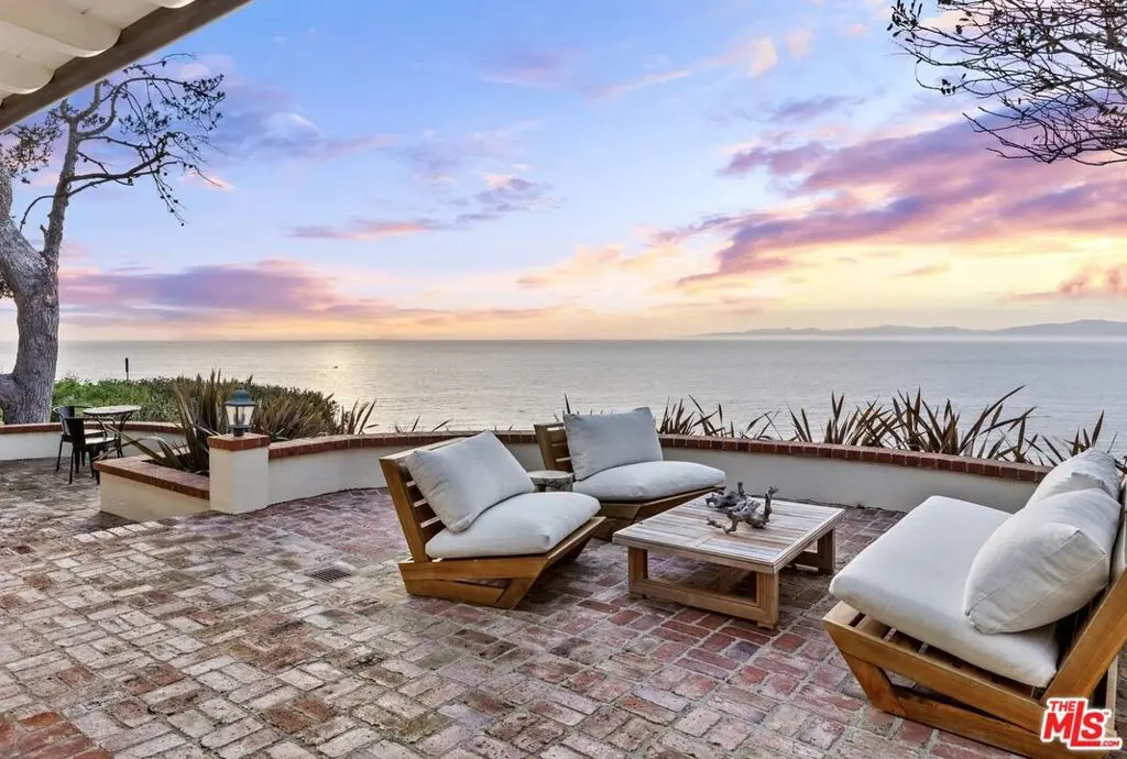 Single Family Residence for rent at 1115 W Palos Verdes Drive, Palos Verdes Estates, CA featuring 4 beds and 3 baths