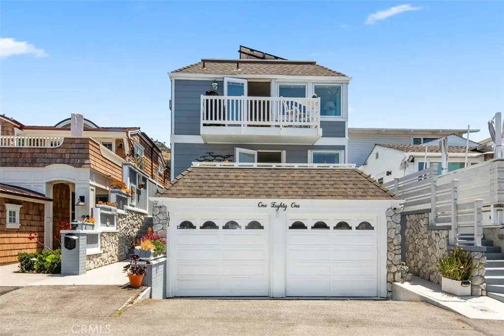 Residential Lease for rent at 181 SUNSET Terrace, Laguna Beach, Orange County, CA featuring 3 beds and 3 baths
