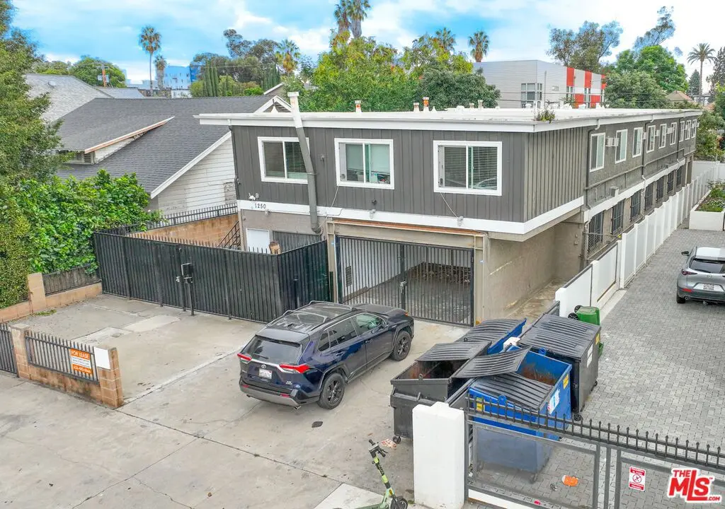 Residential Income for sale at 1250 W 37th Street, Los Angeles, CA featuring 18 beds and 16 baths